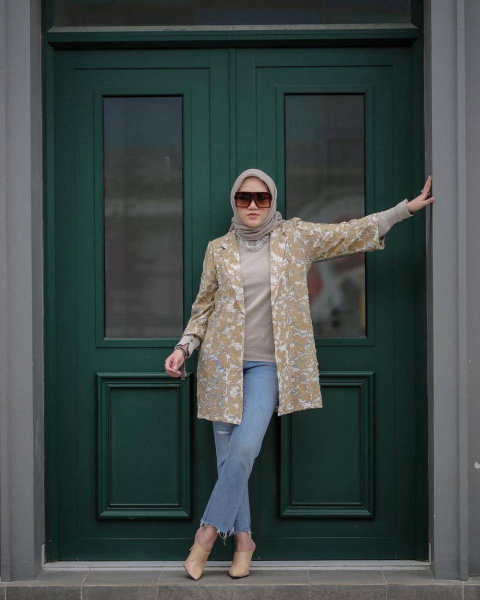Outfit office look ala Chacha Thaib (Instagram.com/chachathaib)