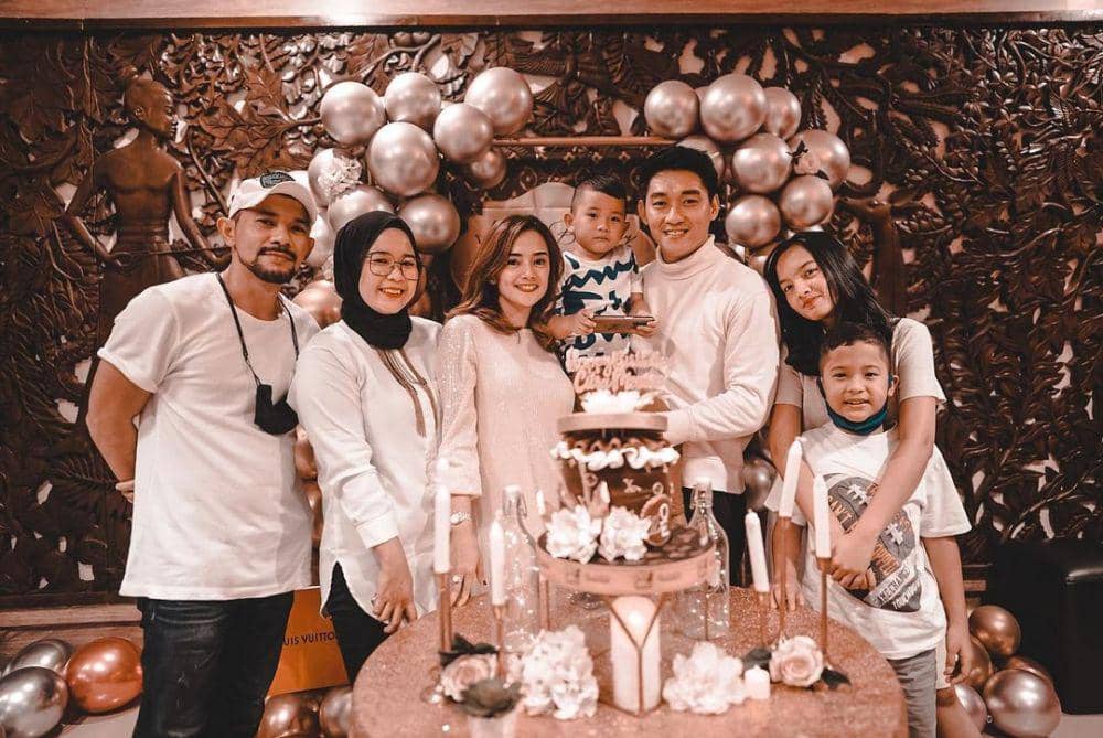 Potret akrab Ifan Seventeen dan putri sambung (Instagram.com/citra_monica)