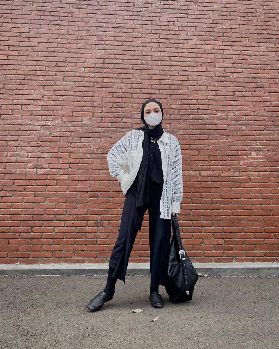 OOTD dengan outer ala Soraya Ulfa (Instagram.com/sorayaulfa15)
