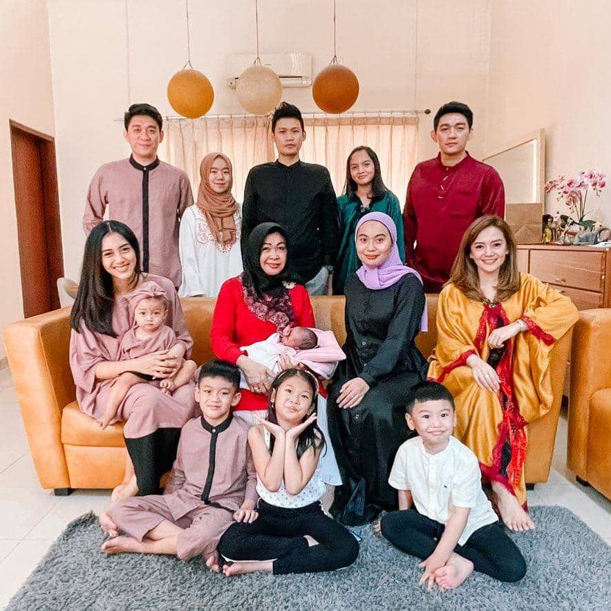 Potret akrab Ifan Seventeen dan putri sambung (Instagram.com/cyncynwijaya)