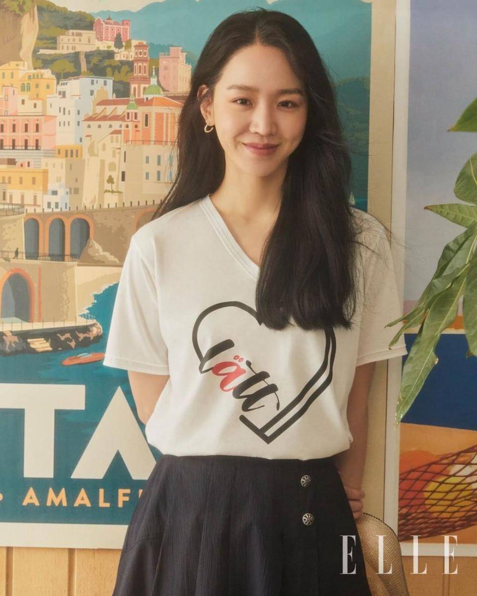 Shin Hye Sun Elle Korea Juni 2021 (instagram.com/ellekorea)