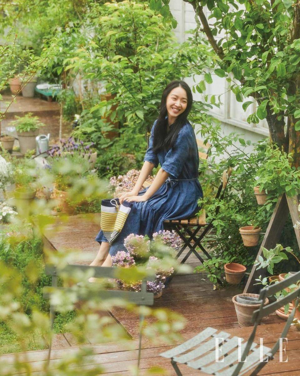 Shin Hye Sun Elle Korea Juni 2021 (instagram.com/LATT__OFFICIAL)