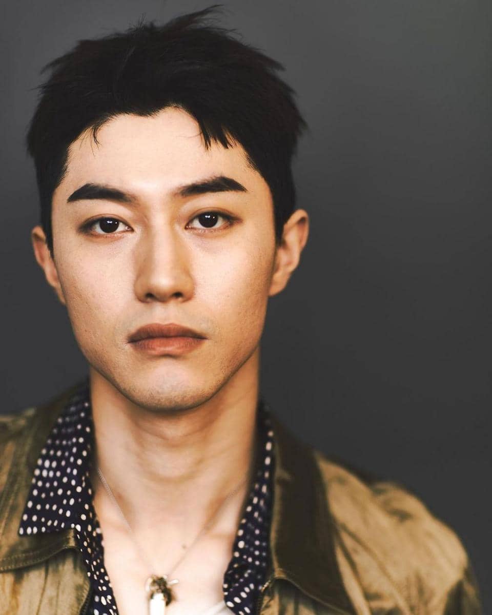 Kwak Dong Yeon di pemotretan majalah Esquire Korea edisi Juni 2021. (instagram.com/kwakdongyeon0)