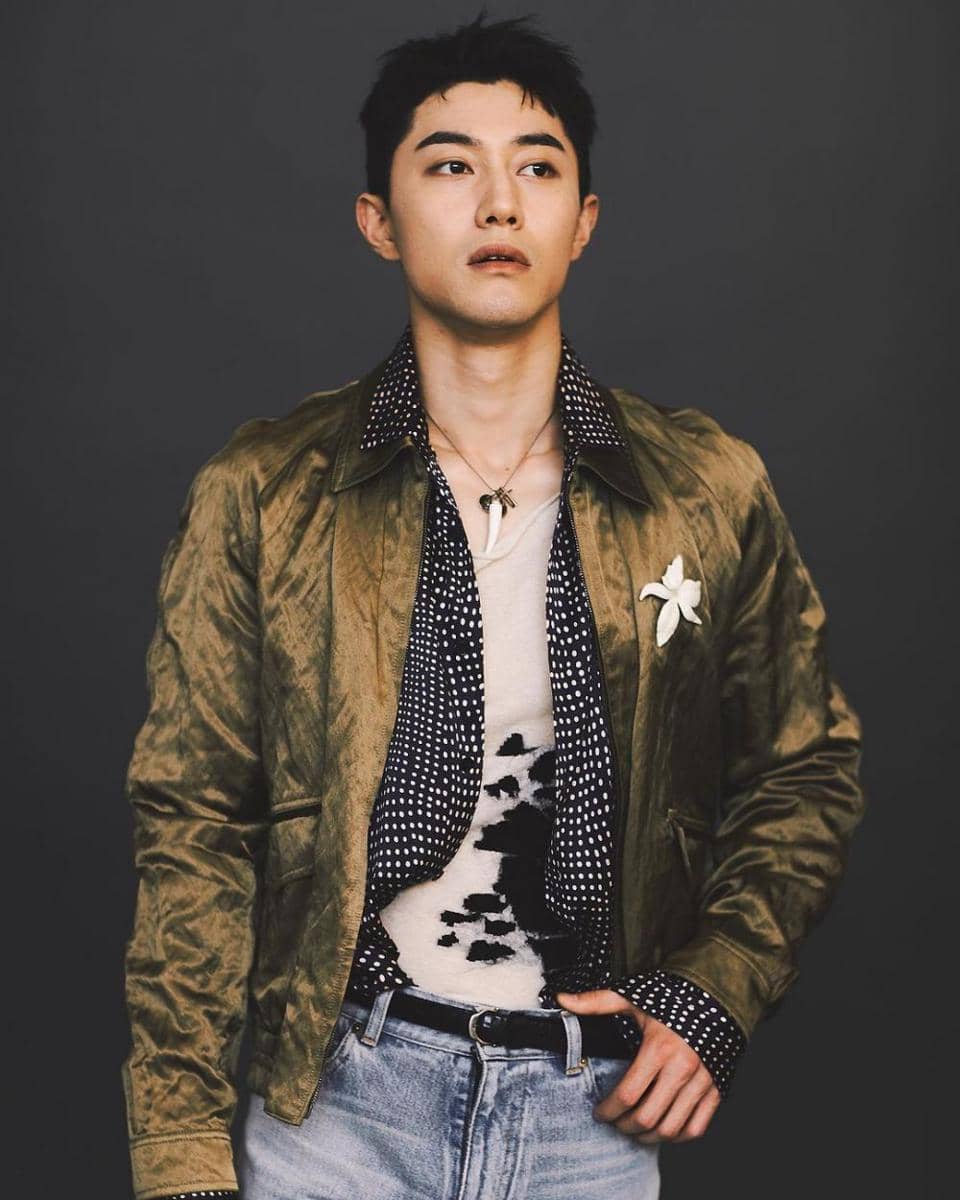 Kwak Dong Yeon di pemotretan majalah Esquire Korea edisi Juni 2021. (instagram.com/kwakdongyeon0)