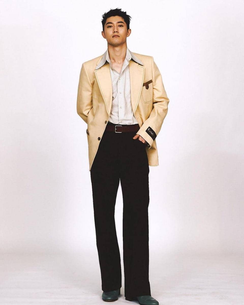 Kwak Dong Yeon di pemotretan majalah Esquire Korea edisi Juni 2021. (instagram.com/kwakdongyeon0)