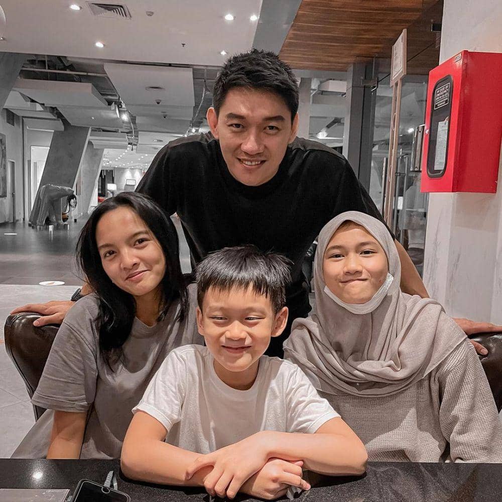 Potret akrab Ifan Seventeen dan putri sambung (Instagram.com/ifanseventeen)
