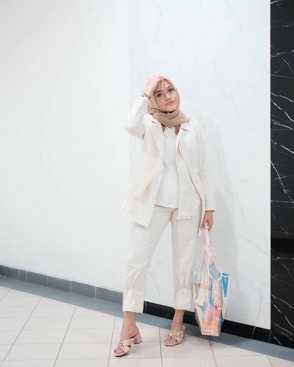 Outfit office look ala Chacha Thaib (Instagram.com/chachathaib)