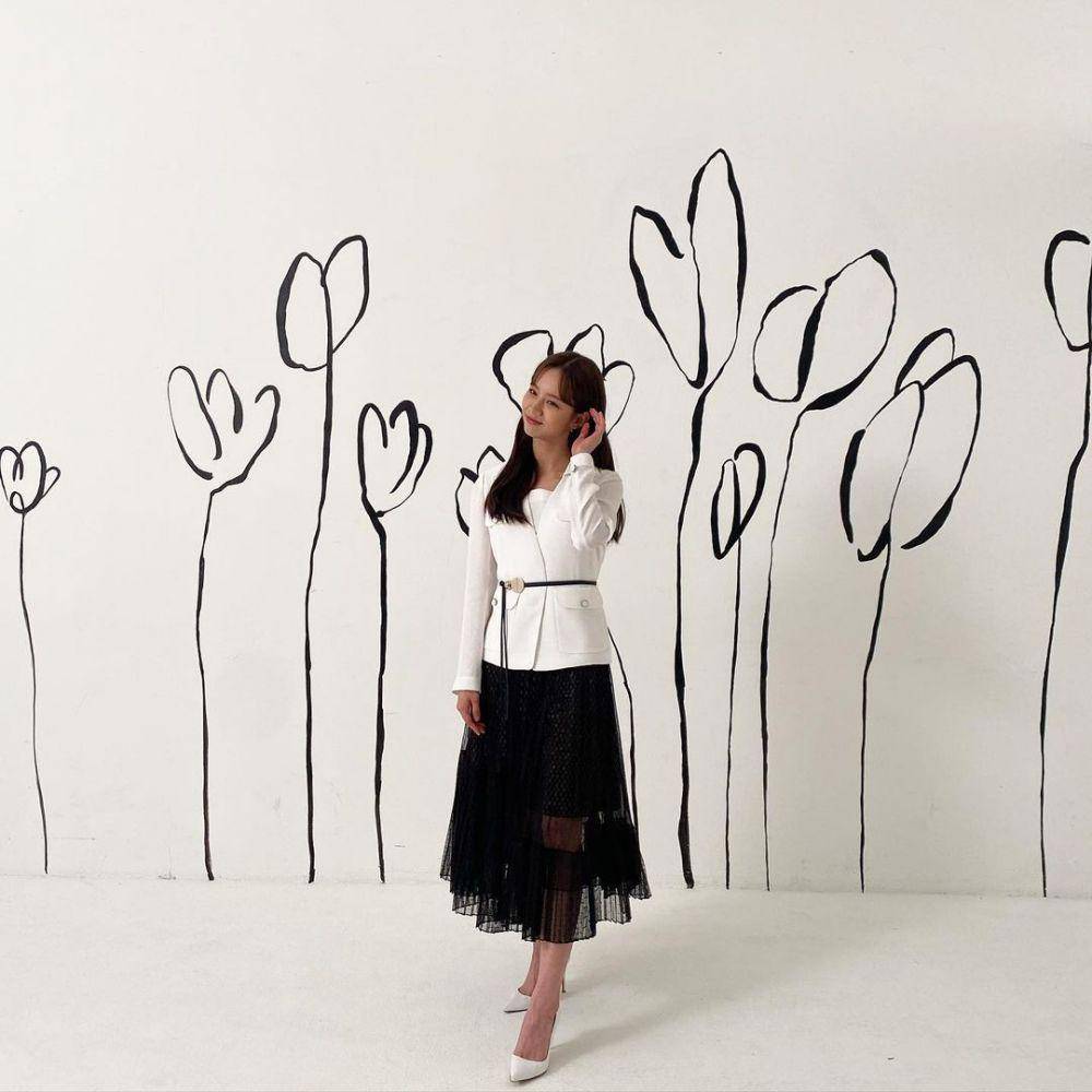 OOTD ala Lee Hye Ri (instagram.com/hyeri_0609)