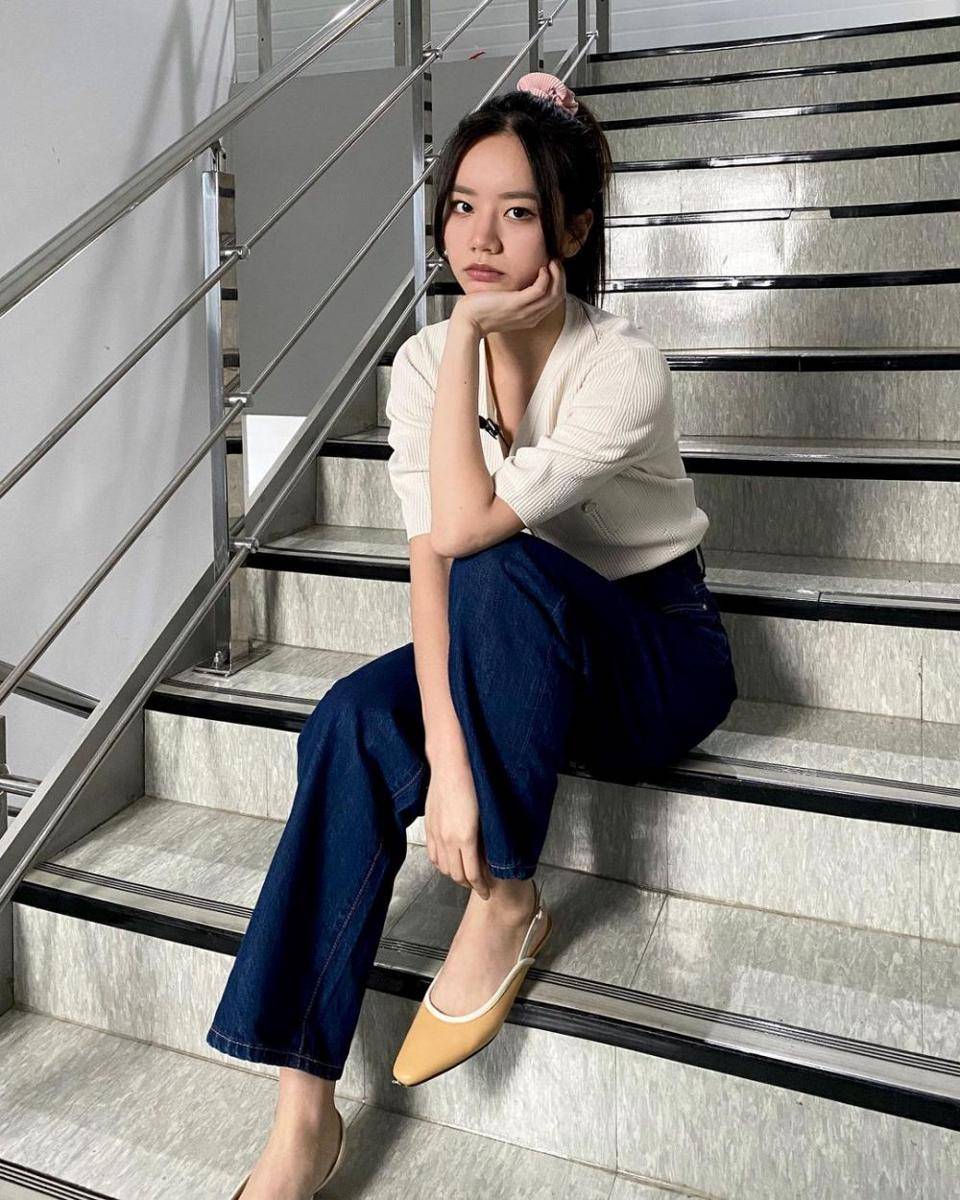 OOTD ala Lee Hye Ri (instagram.com/hyeri_0609)