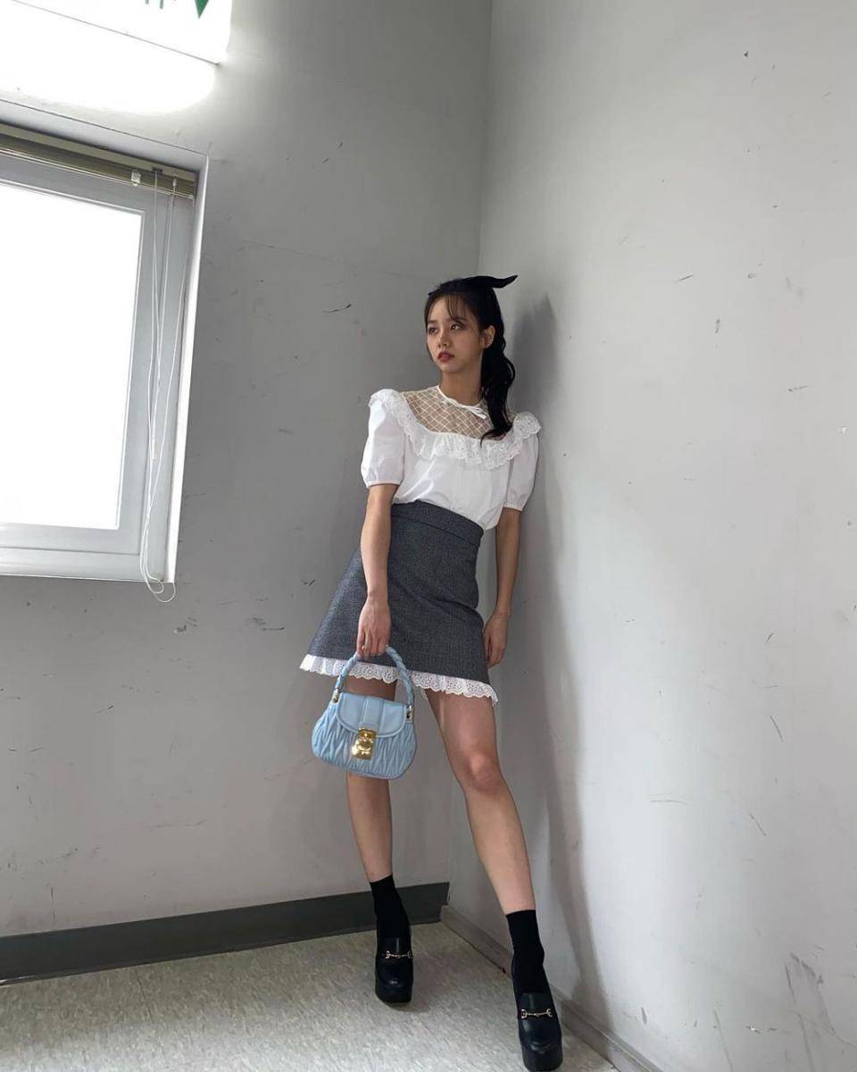 OOTD ala Lee Hye Ri (instagram.com/hyeri_0609)