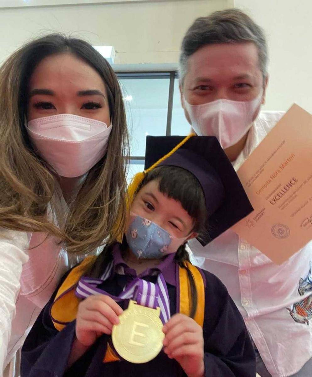 Gisel dan Gading bersama Gempi (instagram.com/gisel_la)