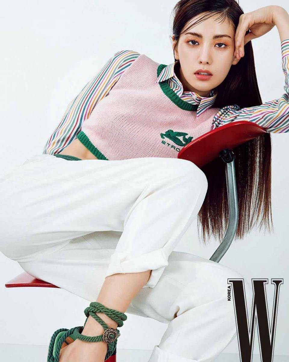 Nana di pemotretan W (instagram.com/jin_a_nana)