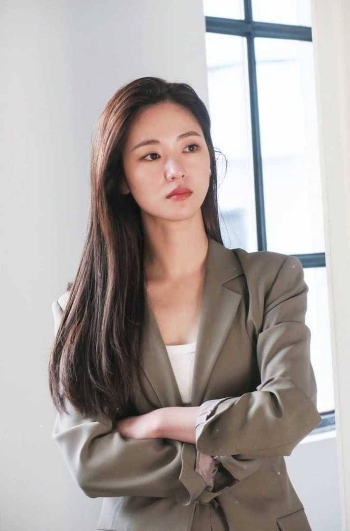 Jeon Yeo Been (instagram.com/jwidecompany)