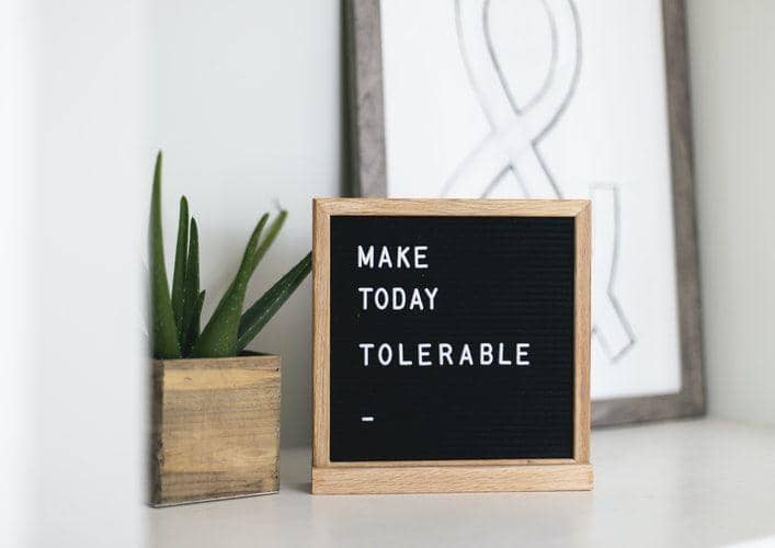 ilustrasi papan quotes (unsplash.com/Kari Shea)