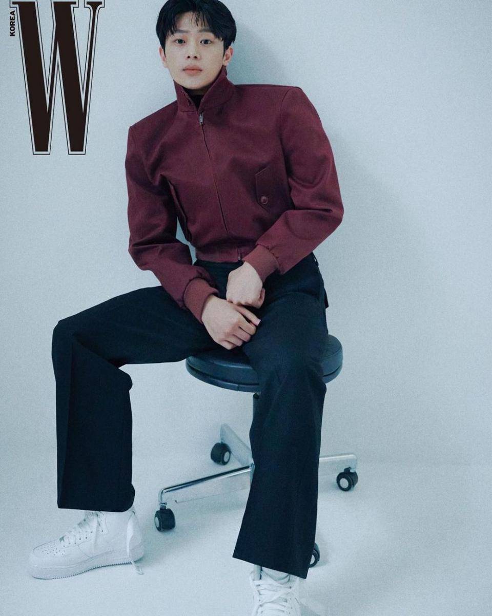 Lee Shin Young pemotretan W Korea (instagram.com/leesin_y)