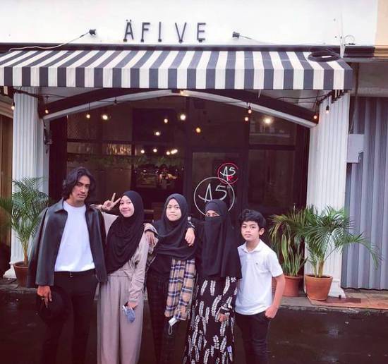Momen Ummi Pipik dan keempat anaknya (instagram.com/_ummi_pipik_)