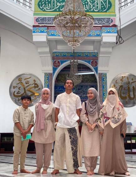 Momen Ummi Pipik dan keempat anaknya (instagram.com/_ummi_pipik_)