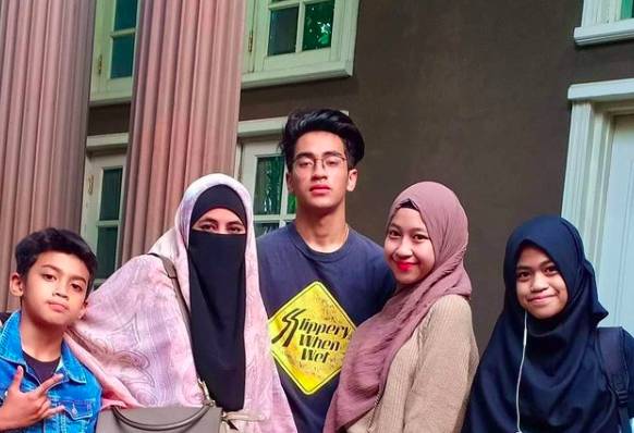 Momen Ummi Pipik dan keempat anaknya (instagram.com/_ummi_pipik_)
