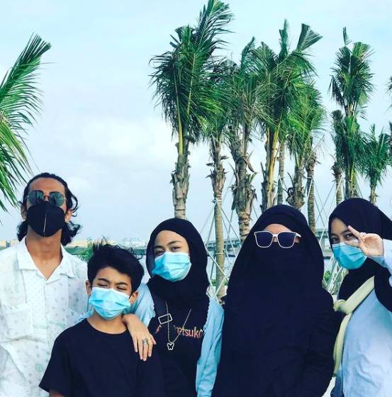 Momen Ummi Pipik dan keempat anaknya (instagram.com/_ummi_pipik_)