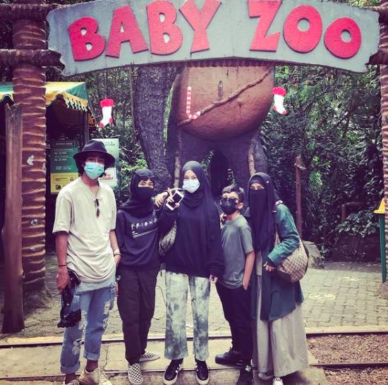 Momen Ummi Pipik dan keempat anaknya (instagram.com/_ummi_pipik_)