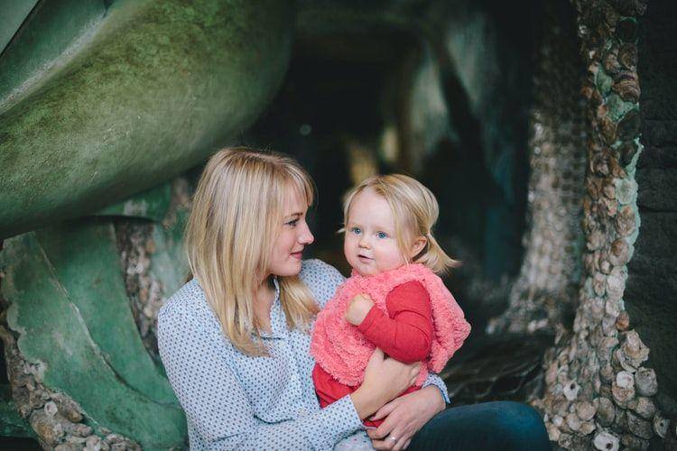 Ilustrasi ibu dan anak (unsplash.com/invent)
