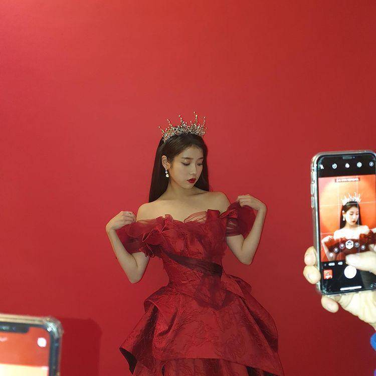 potret memesona IU (instagram.com/dlwlrma)