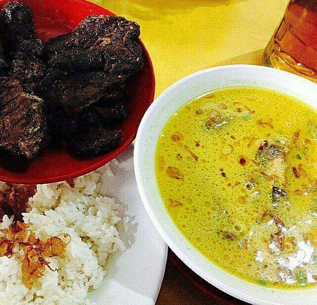 Soto Kuning Pak M Yusuf (instagram.com/iraanggraeni)