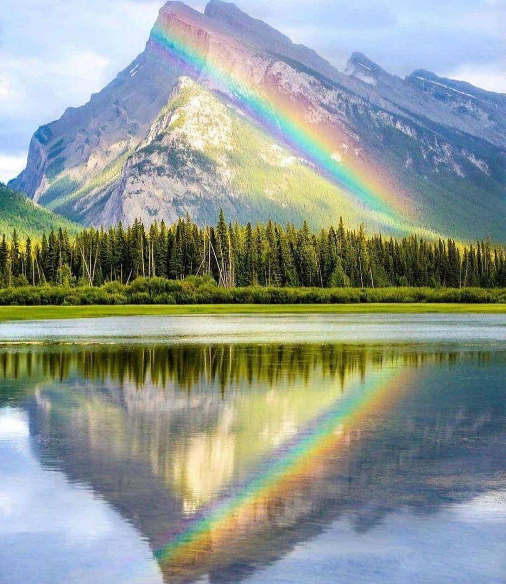 fakta dan pesona Taman Nasional Banff (Instagram.com/touristoverseas)
