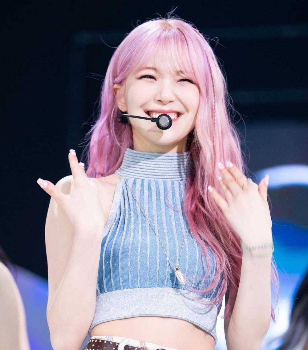 Jiheon Fromis_9 (Instagram.com/baekjiheonii)