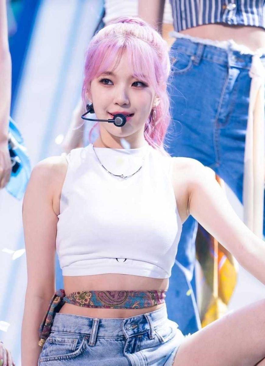 Jiheon Fromis_9 (Instagram.com/baekjiheonii)