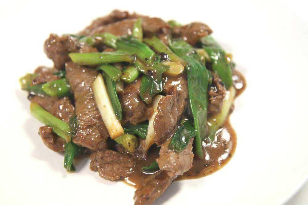 ilustrasi beef and spring onion stir fry (cookbuzz.com)