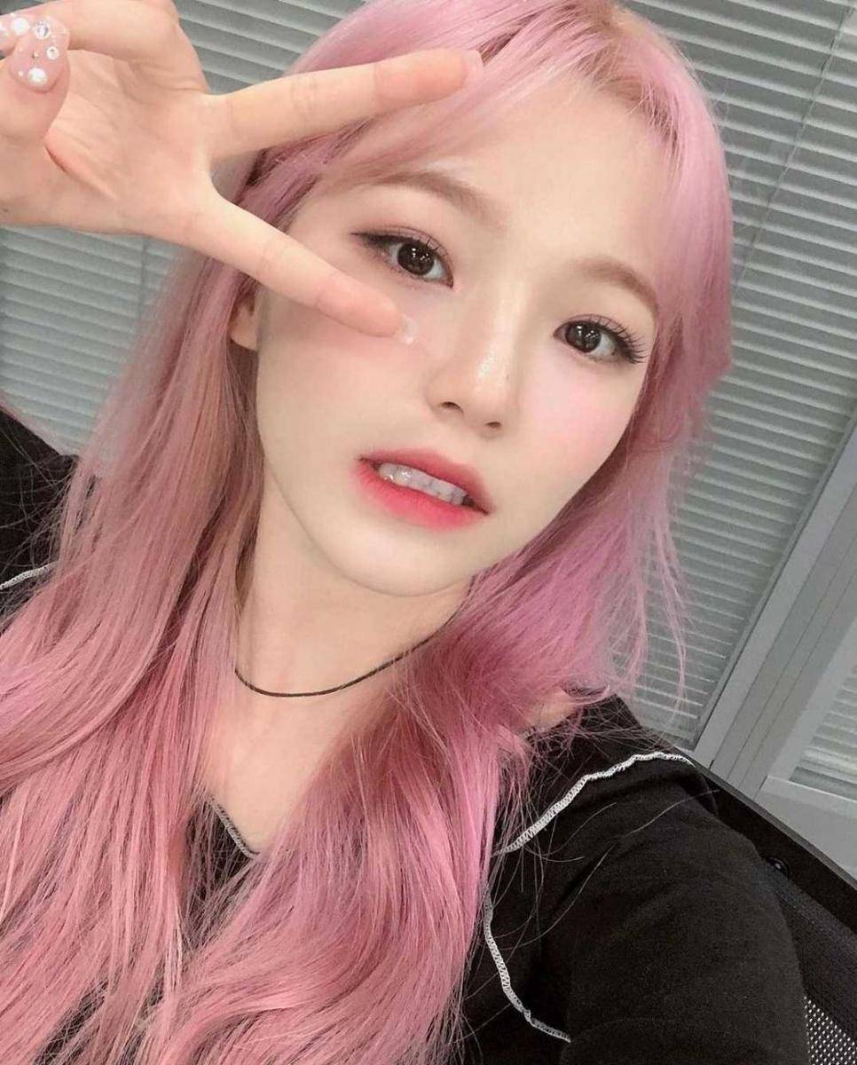 Jiheon Fromis_9 (Instagram.com/baekjiheonii)
