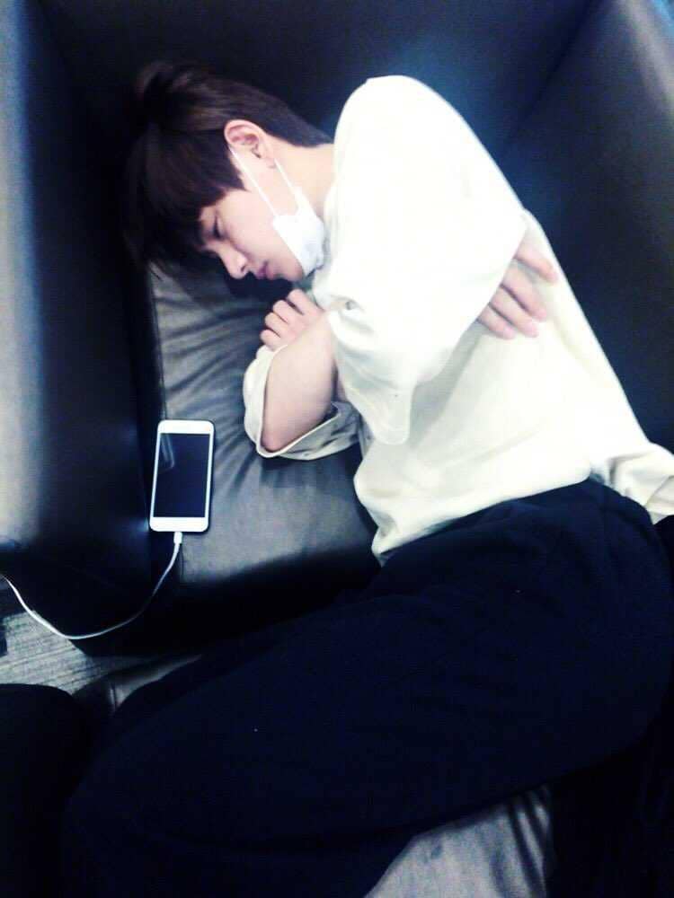 V BTS tertidur (twitter.com/BTS_twt)