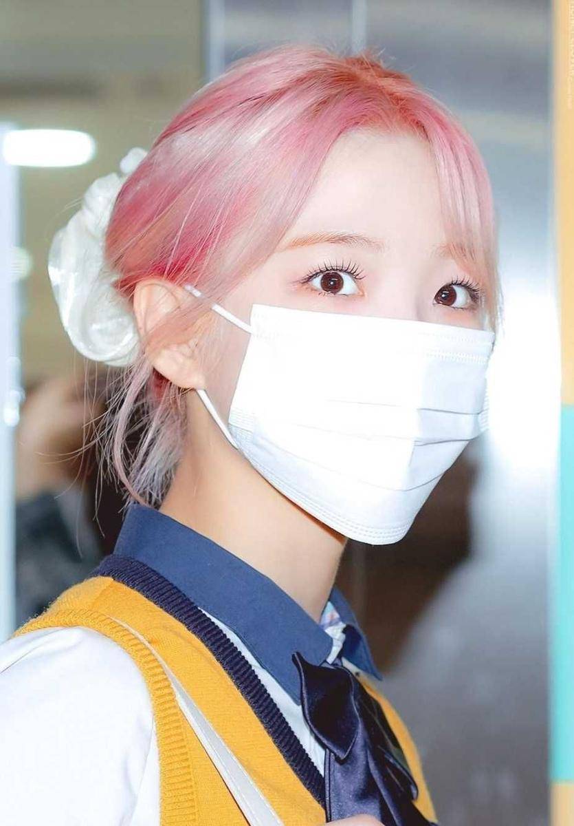 Jiheon Fromis_9 (Instagram.com/baekjiheonii)