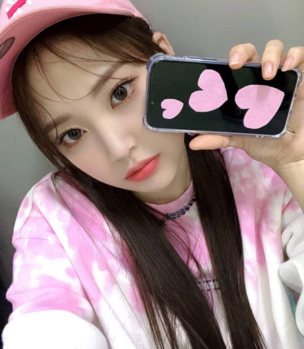 Zoa Weeekly (instagram.com/_weeekly)