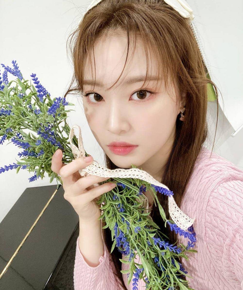 Zoa Weeekly (instagram.com/_weeekly)
