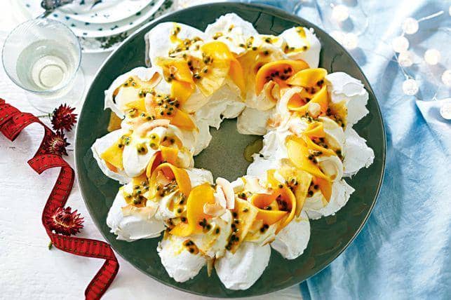 ilustrasi mango and passionfruit pavlova (www.taste.com.au)