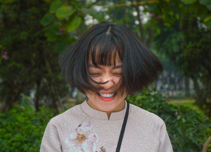 ilustrasi wanita bahagia (unsplash.com/Trung Thanh)