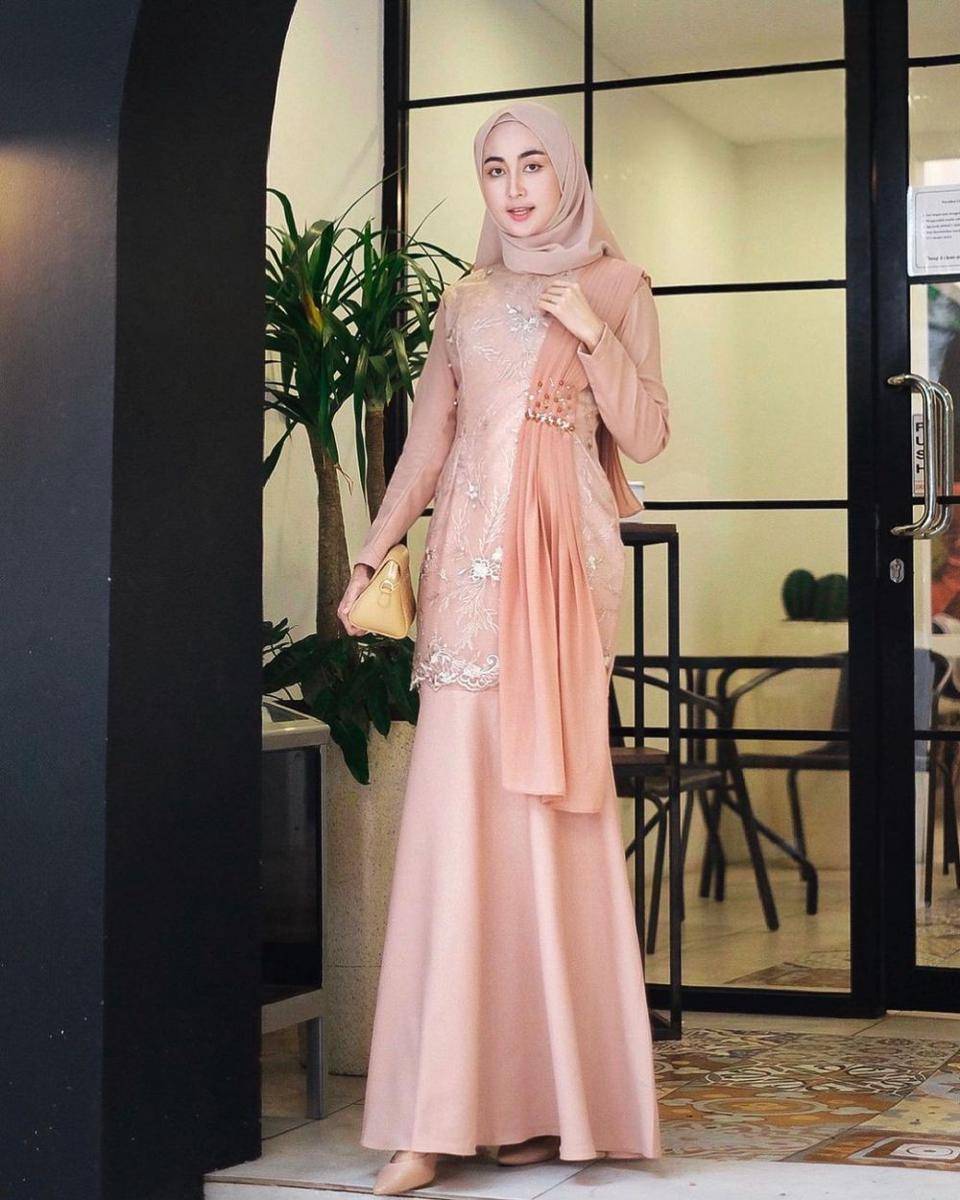 Selebgram Sitti Ashari (instagram.com/sittiashari)