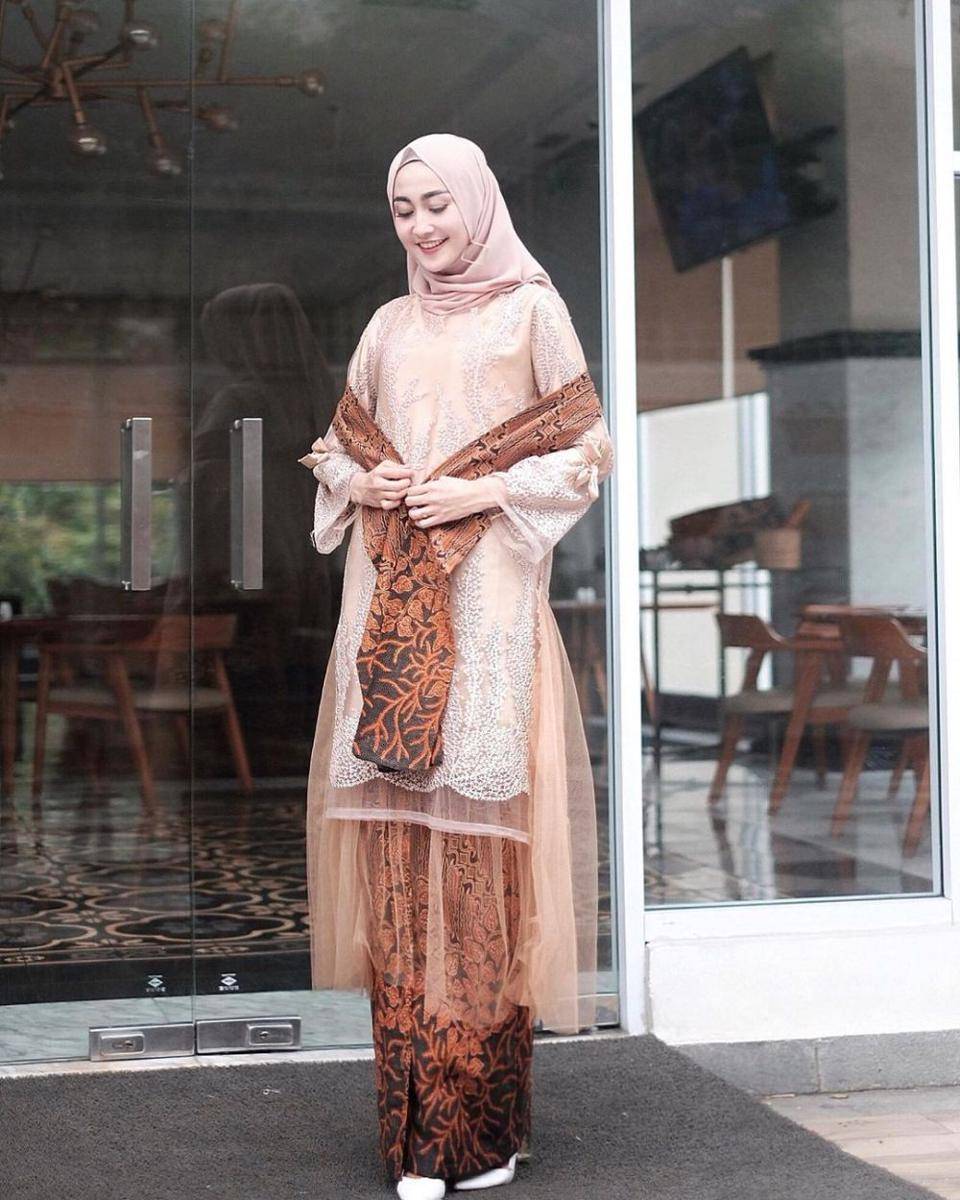 Selebgram Sitti Ashari (instagram.com/sittiashari)