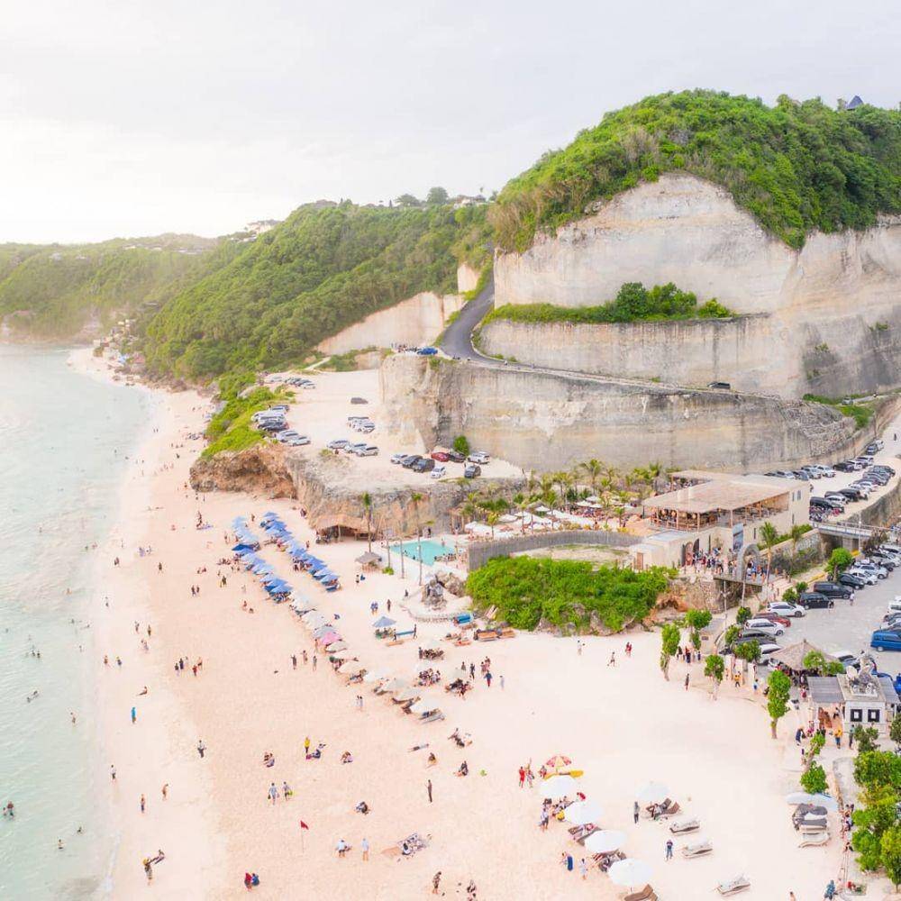 Pantai Melasti (instagram.com/melastibeach.official)