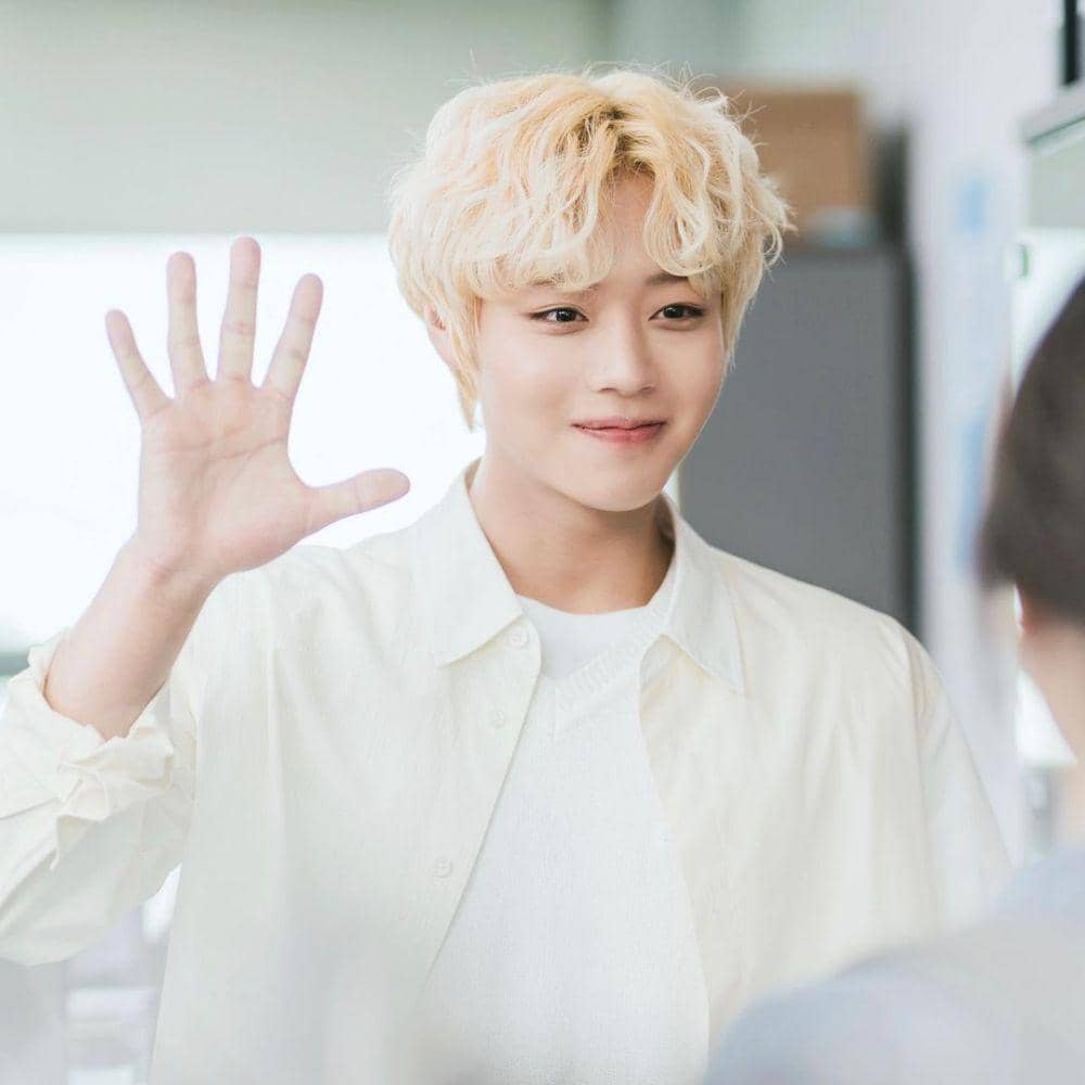 Park Ji Hoon di drama At a Distance Spring is Green (instagram.com/victorycontents)
