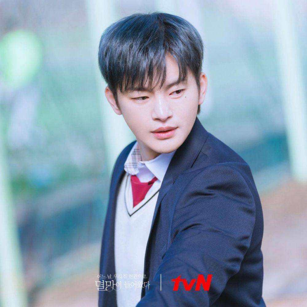 Seo In Guk di drama Doom at Your Service. (instagram.com/tvndrama.official)
