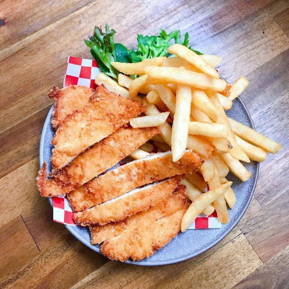 Chicken schintzel (instagram.com/devilskitchencafe)