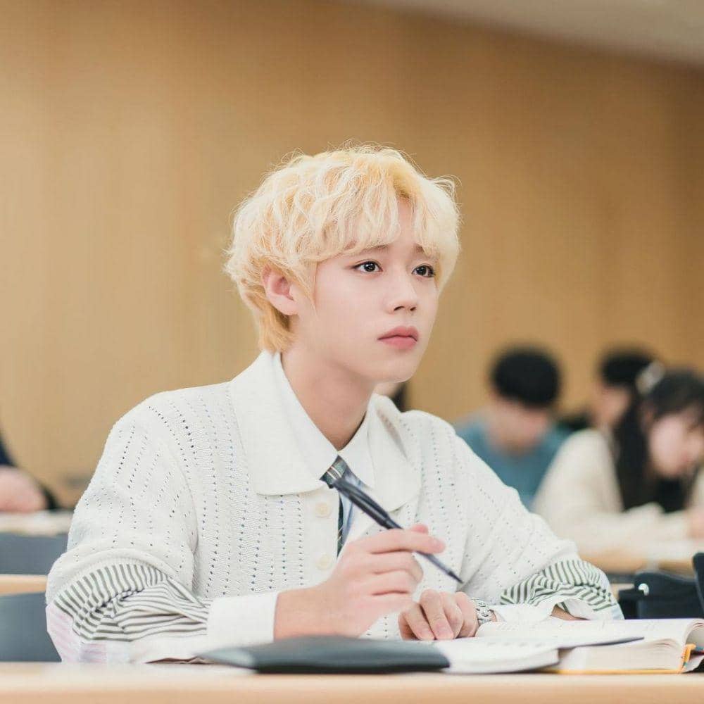 Park Ji Hoon di drama At a Distance Spring is Green (instagram.com/victorycontents)