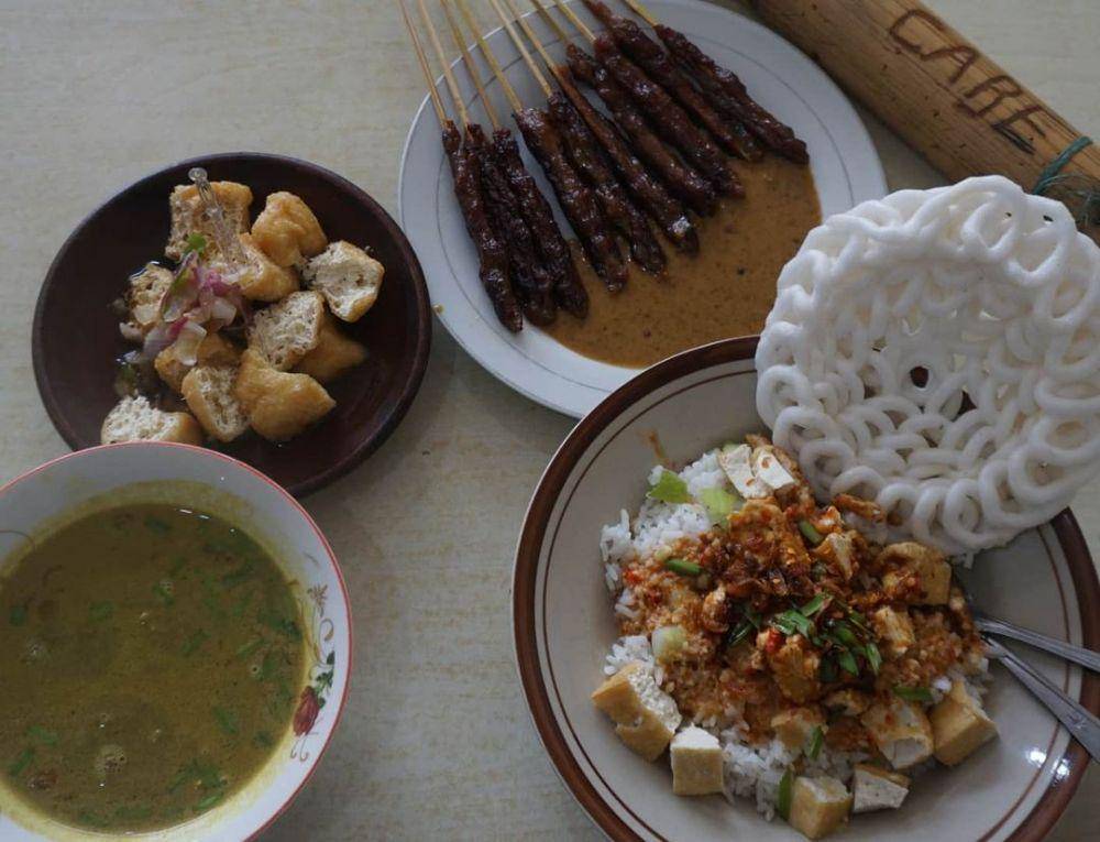 RM. Cirebon Bu Lily (instagram.com/budi.cicipkuliner)