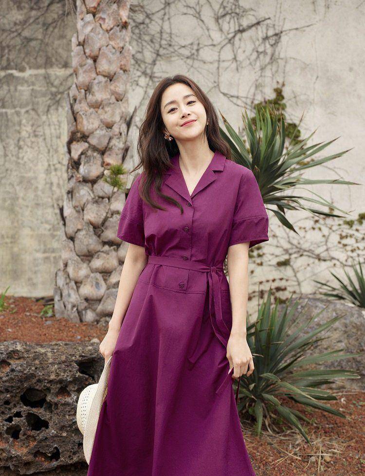 Kim Tae Hee di pemotretan bersama brand Olivia Lauren. (n.news.naver.com)