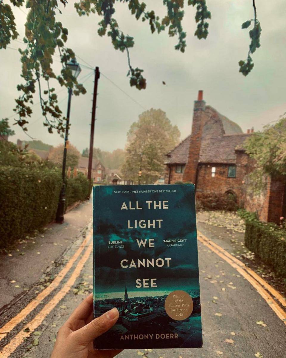 All the Light We Cannot See oleh Anthony Doerr (instagram.com/_epistemophile__)
