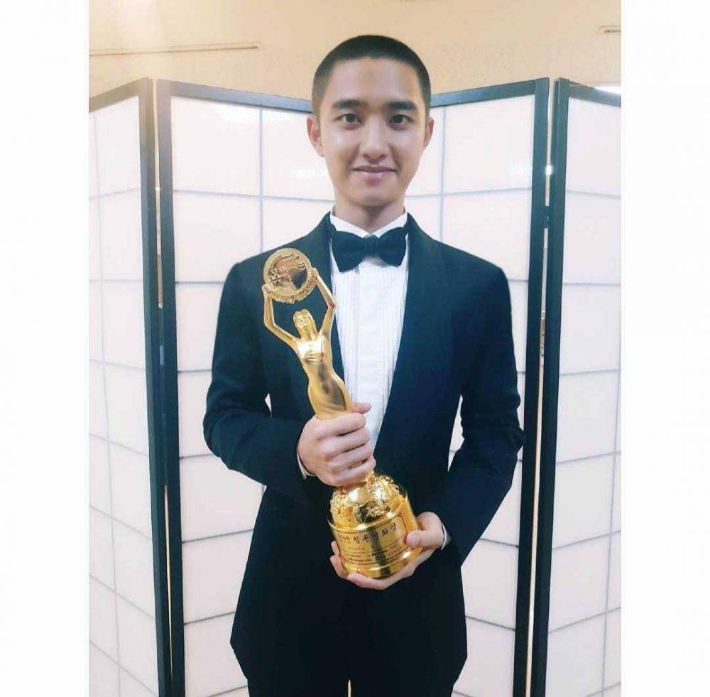 D.O EXO (instagram.com/weareone.exo)