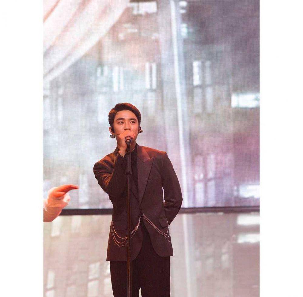 D.O EXO (instagram.com/weareone.exo)